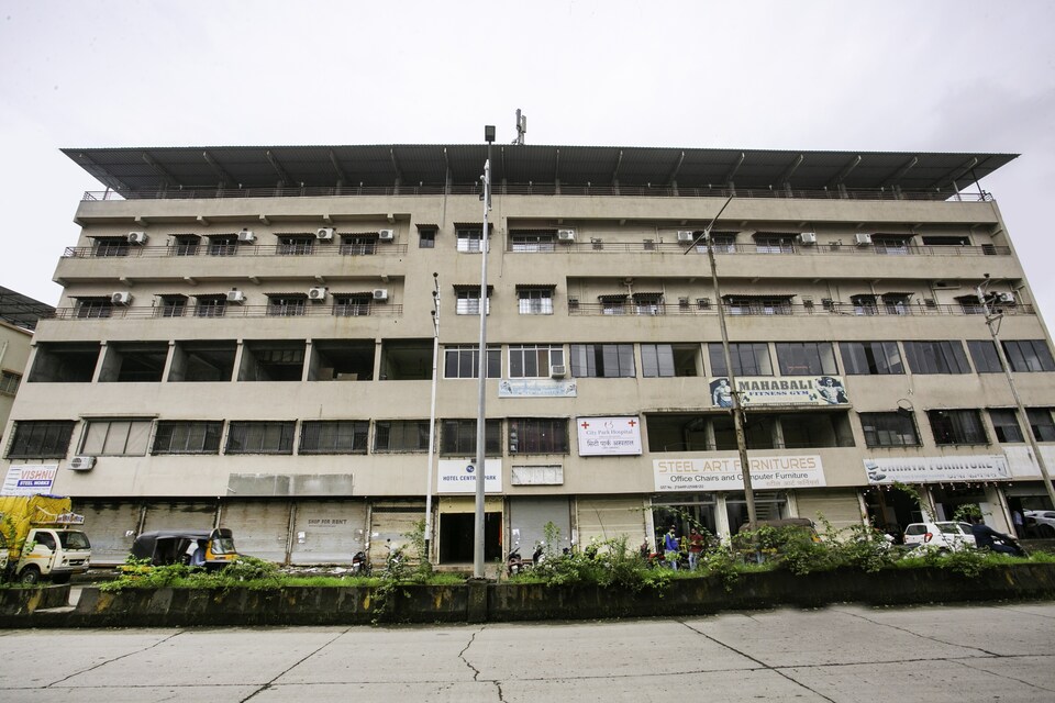 Capital O 75861 Hotel Central Park, Mumbai- Kalyan-Bhiwandi- Badalapur, Mumbai