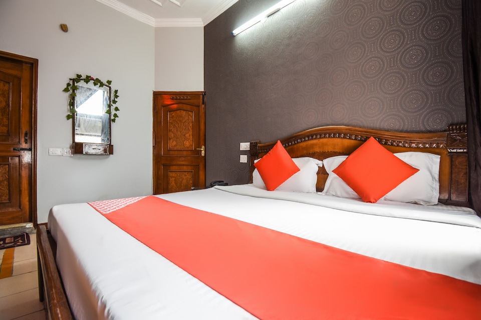OYO 75863 Hotel Prem Prakash, Ludhiana Railway Station, Ludhiana