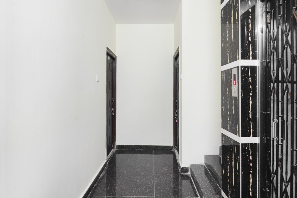 Flagship Royal Luxury Rooms Near Shilparamam, Gachibowli, Hyderabad