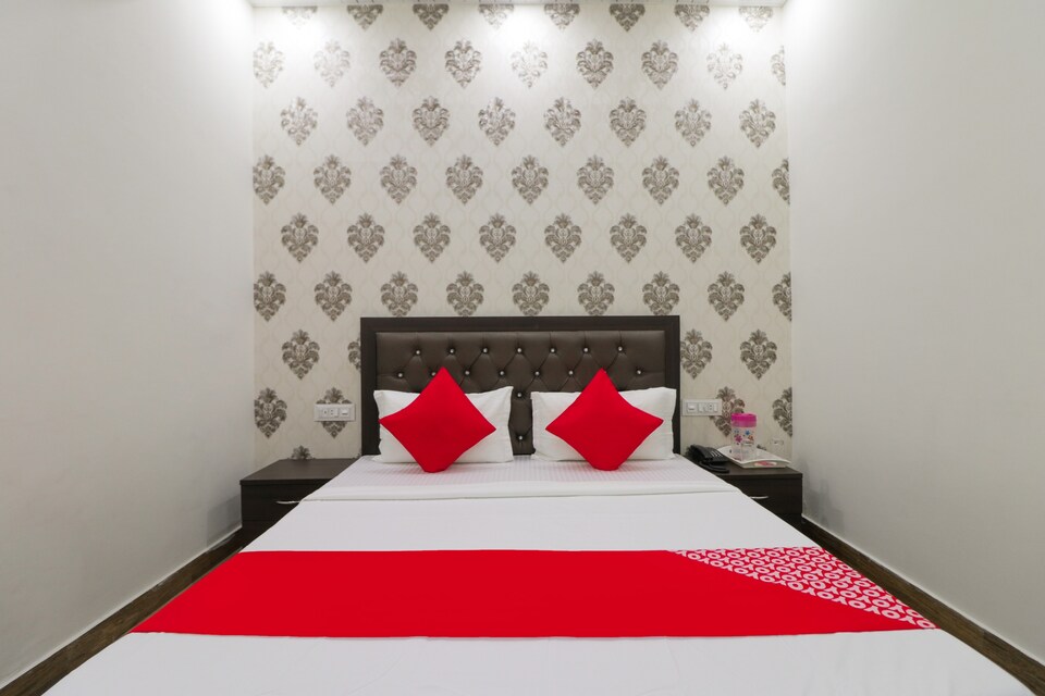 OYO 75882 Hotel Edina Inn, Pitampura - Rohini Delhi, Delhi