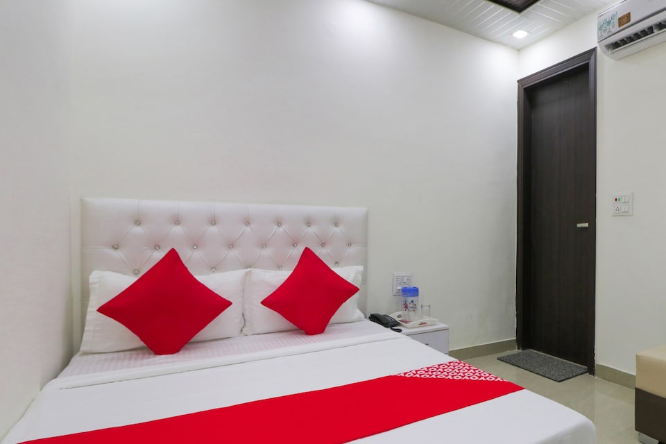 OYO 75882 Hotel Edina Inn, Pitampura - Rohini Delhi, Delhi