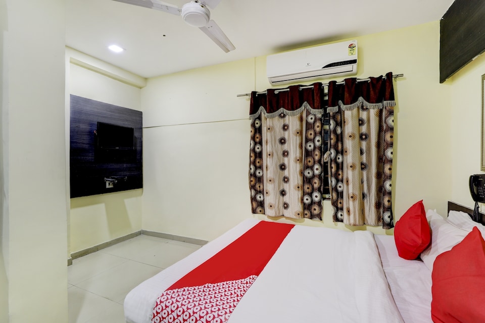 OYO 75892 Hotel Shri Krishna Palace, Vastrapur Ahmedabad, Ahmedabad