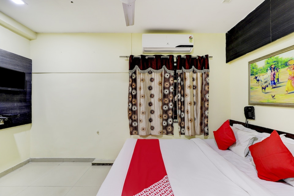 OYO 75892 Hotel Shri Krishna Palace, Vastrapur Ahmedabad, Ahmedabad