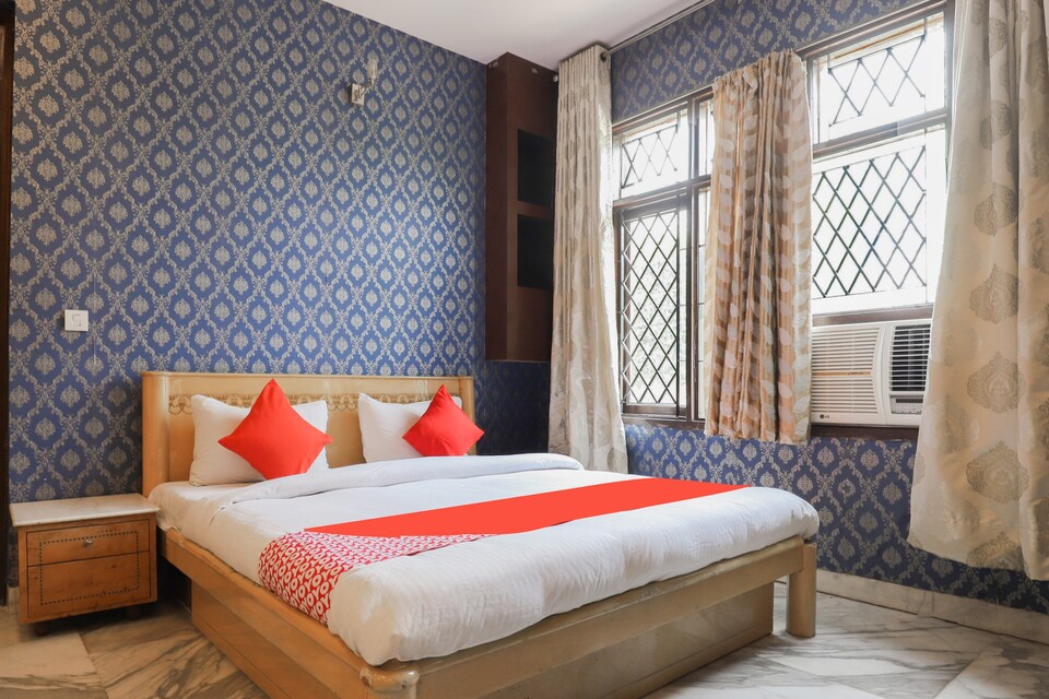 OYO 75898 Agarwal Luxury Stay, Saket Delhi, Delhi