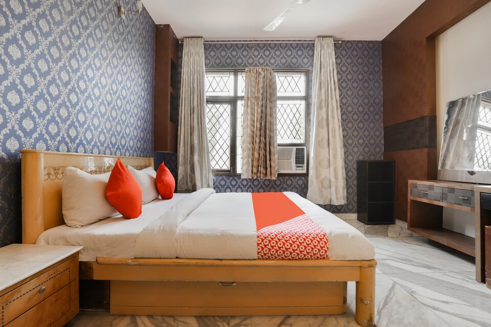 OYO 75898 Agarwal Luxury Stay, Saket Delhi, Delhi