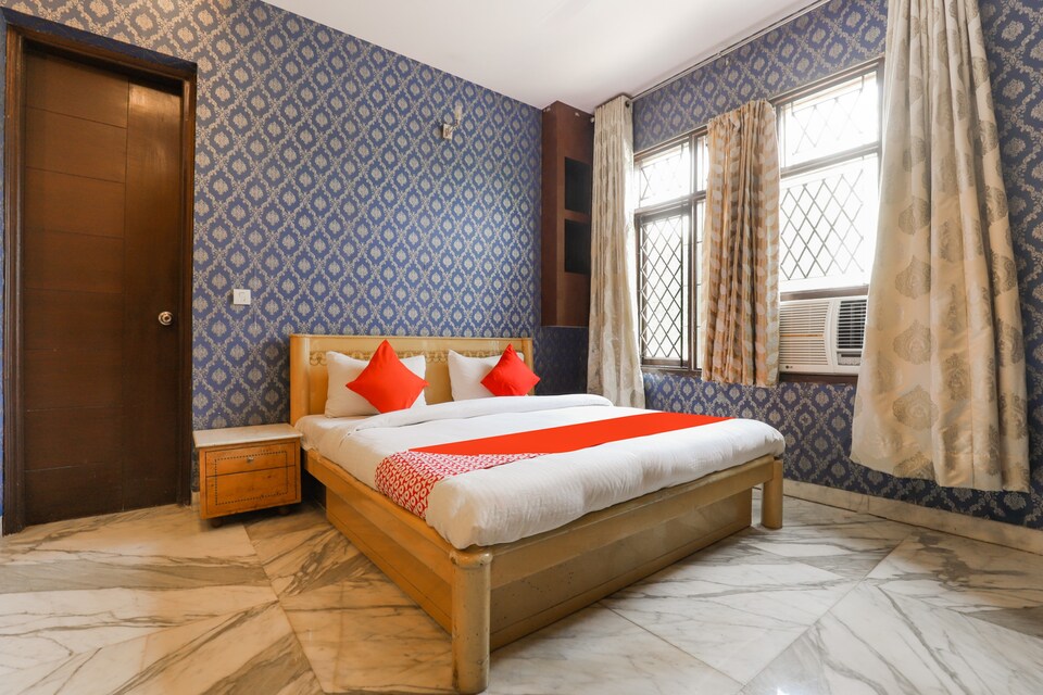 OYO 75898 Agarwal Luxury Stay, Saket Delhi, Delhi