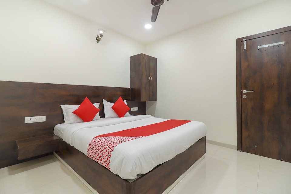 OYO Flagship 75899 Hotel Royal Galaxy, Mumbai BCEC, Mumbai