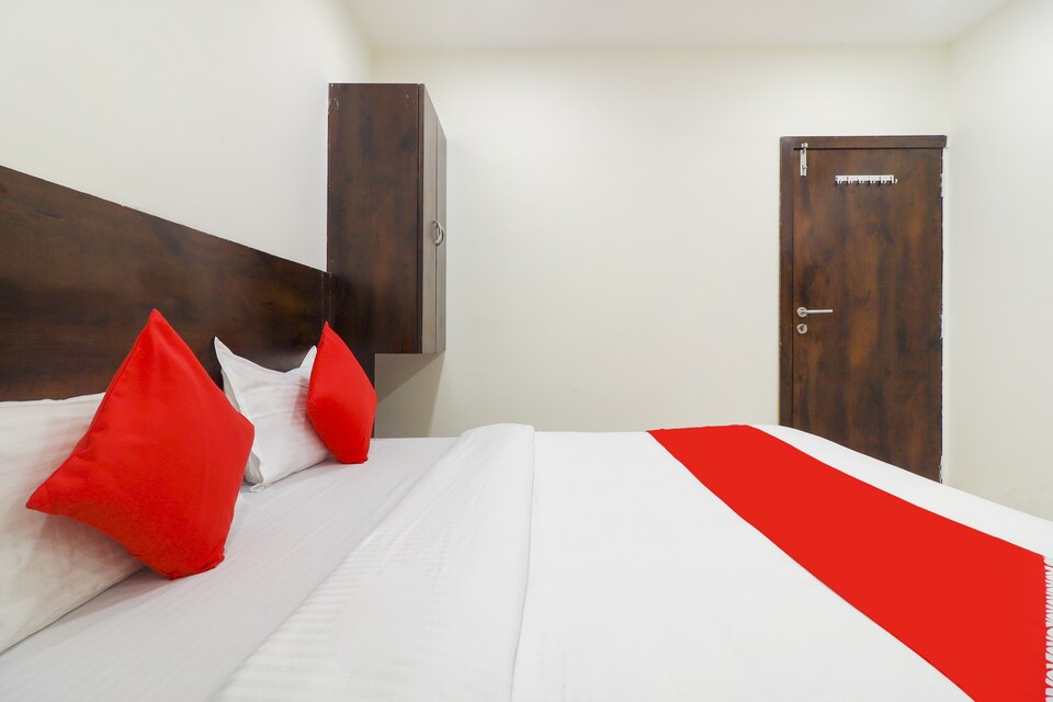 OYO Flagship 75899 Hotel Royal Galaxy, Mumbai BCEC, Mumbai