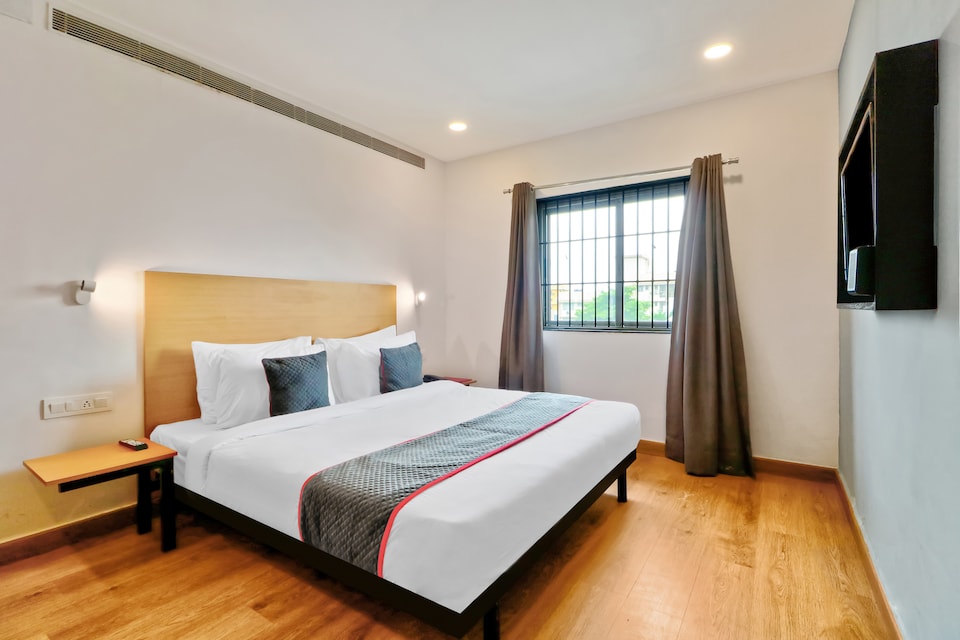 OYO Townhouse 202 Hotel Aarya Enclave, Ruby Hospital Kolkata, Kolkata