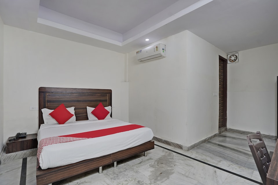 OYO Cosy Tree Near Worlds Of Wonder, Noida City, Noida