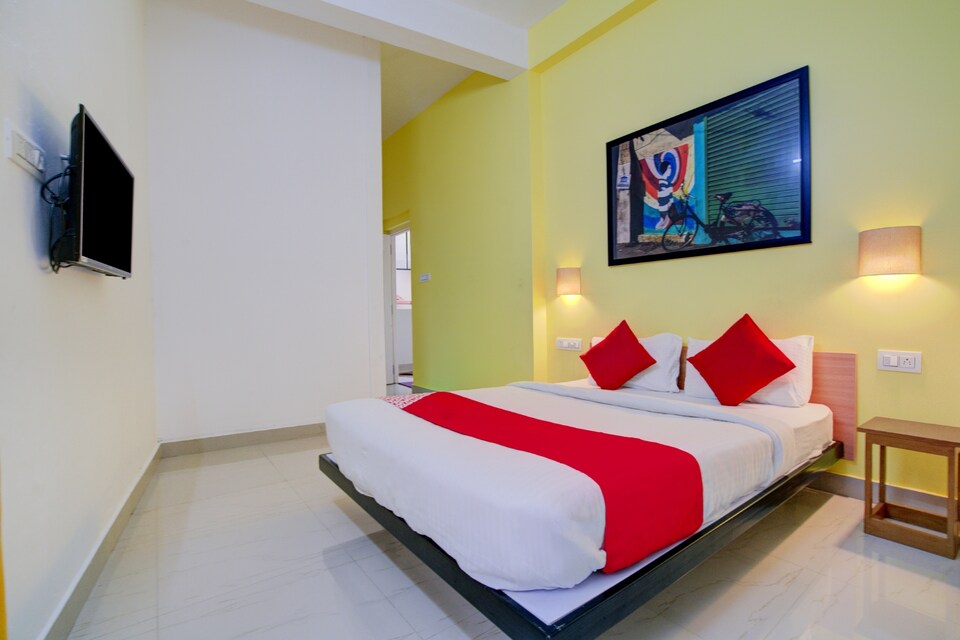 OYO FLAGSHIP 75916 SIMRIN ARCADE, Kaloor Kochi, Kochi