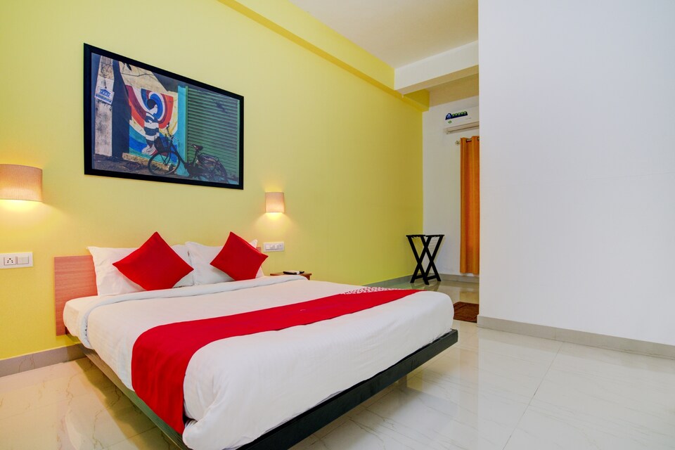 OYO FLAGSHIP 75916 SIMRIN ARCADE, Kaloor Kochi, Kochi