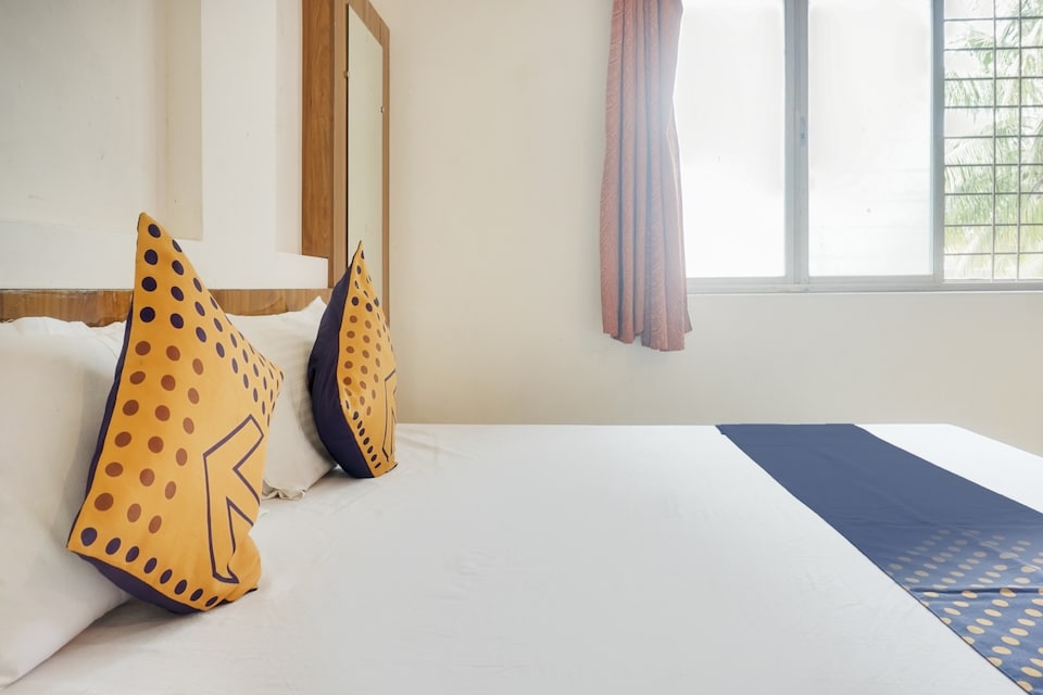 SPOT ON 75926 Laxmi Lodge , Khadakwasla Pune, Pune