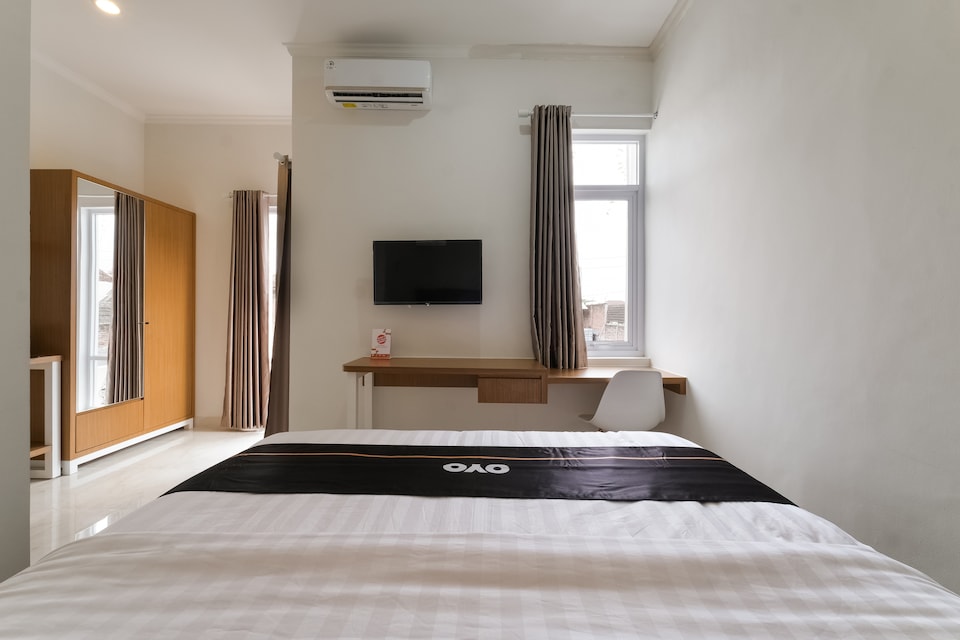 Collection O near Ambarrukmo Plaza Mall formerly Damar Kusumo Guest House, Caturtunggal, Yogyakarta