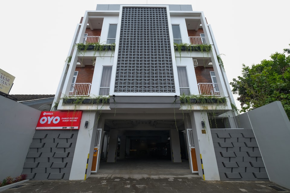 Collection O near Ambarrukmo Plaza Mall formerly Damar Kusumo Guest House, Caturtunggal, Yogyakarta