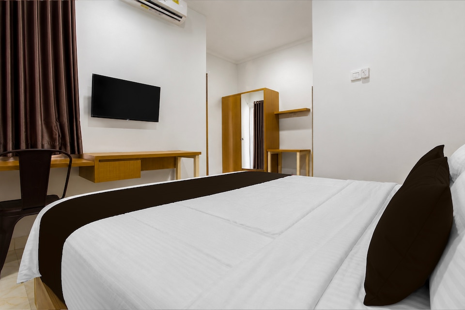 Collection O near Ambarrukmo Plaza Mall formerly Damar Kusumo Guest House, Caturtunggal, Yogyakarta