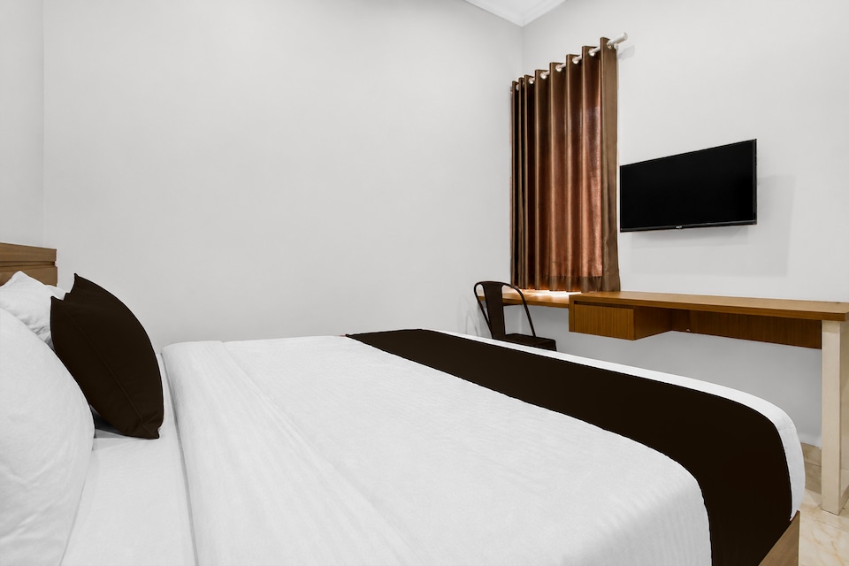 Collection O near Ambarrukmo Plaza Mall formerly Damar Kusumo Guest House, Caturtunggal, Yogyakarta