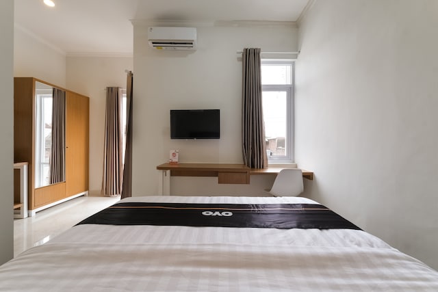 Collection O near Ambarrukmo Plaza Mall formerly Damar Kusumo Guest House