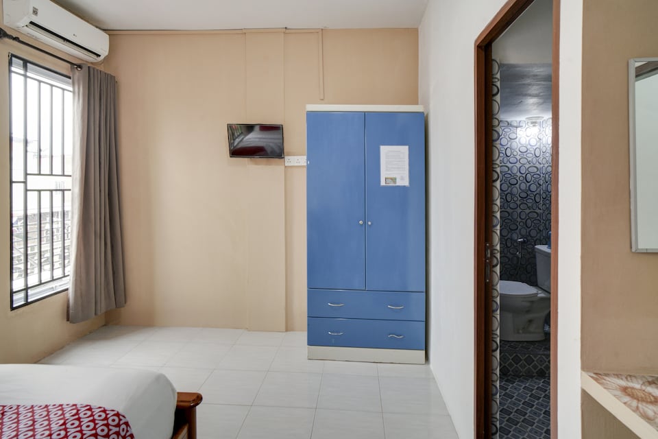 OYO 90024 Botania Homestay & Cafe, Batu Besar, Batam