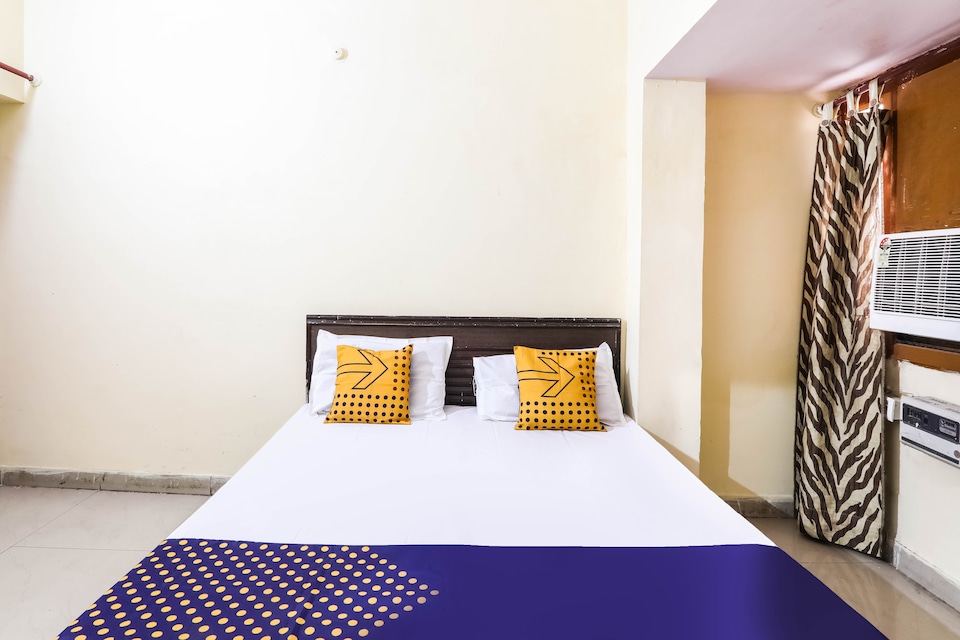 SPOT ON 75933 Hotel Savitri, Hazratganj Lucknow, Lucknow