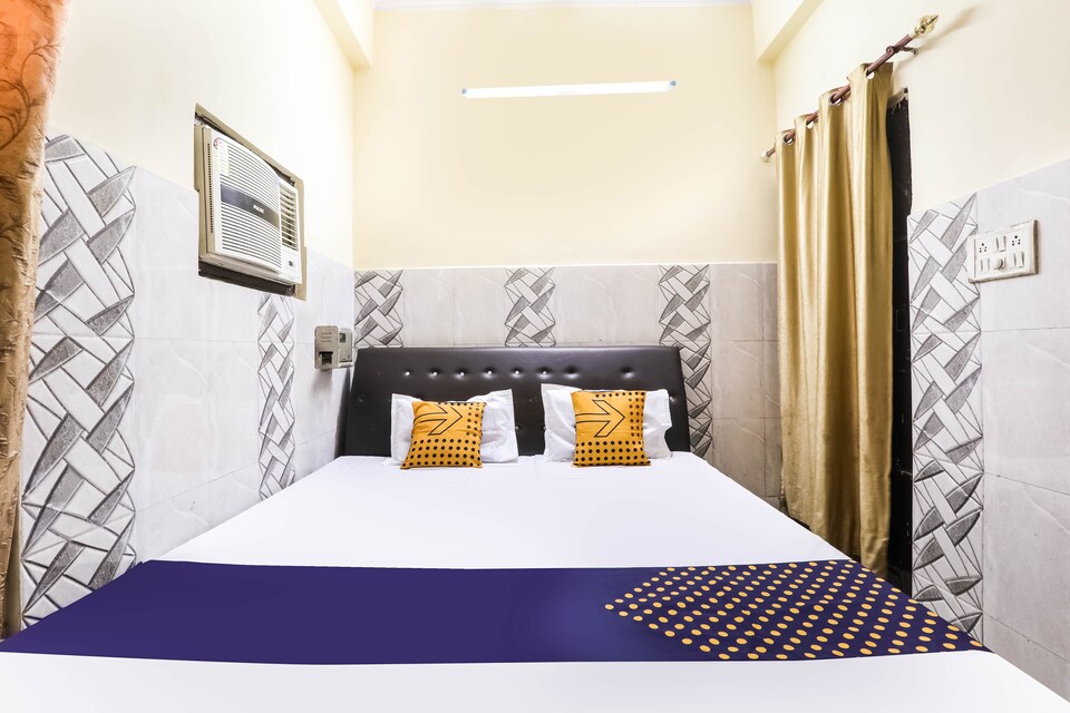 SPOT ON 75933 Hotel Savitri, Hazratganj Lucknow, Lucknow