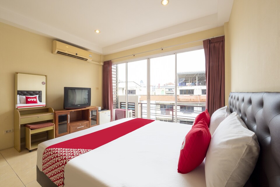 OYO 75350 Hole In One Bar Hotel, Pattaya Beach P0, Pattaya