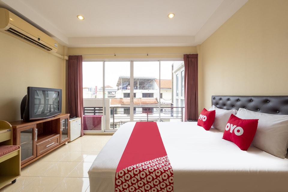 OYO 75350 Hole In One Bar Hotel, Pattaya Beach P0, Pattaya