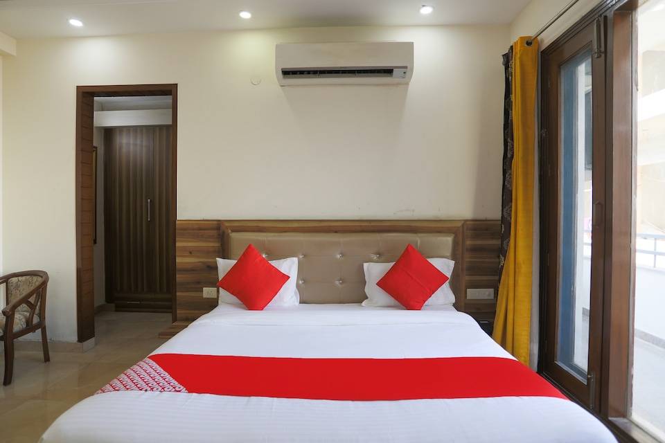 OYO 75936 Tanvi Villa, HUDA CENTRE 1, गुड़गांव