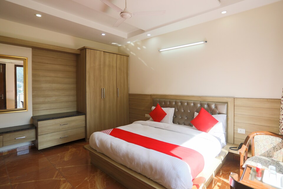 OYO 75936 Tanvi Villa, HUDA CENTRE 1, गुड़गांव