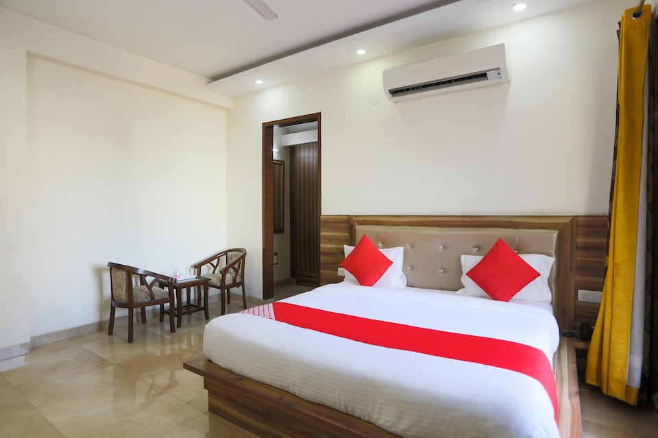 OYO 75936 Tanvi Villa, HUDA CENTRE 1, गुड़गांव