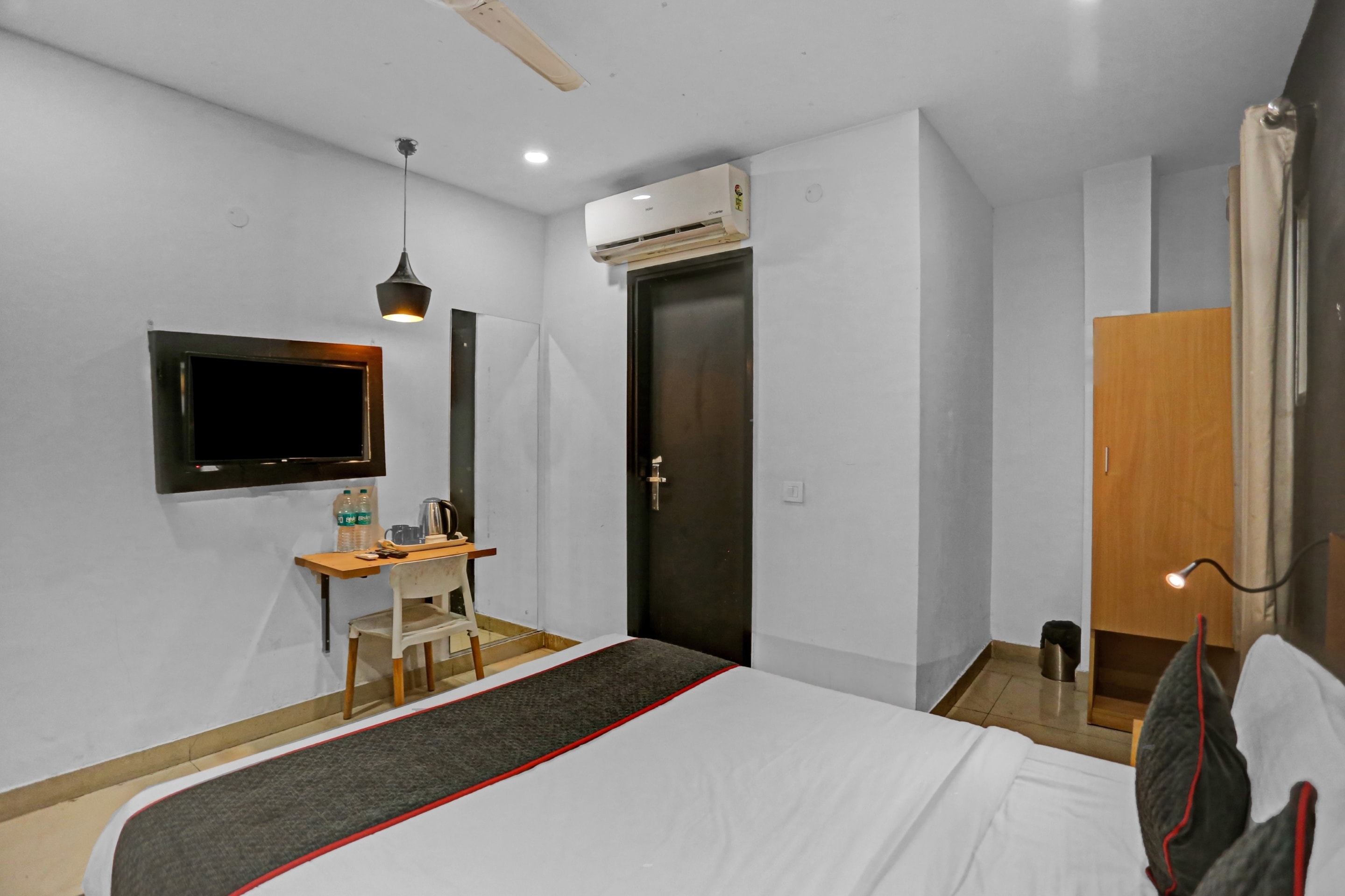 Townhouse 475 Nangal Raya Pankha Road,,4 star