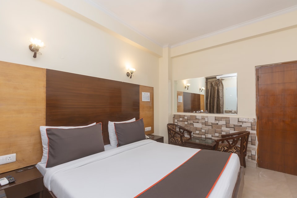 Collection O 16365 Delight Inn Near Chattarpur Mandir, Chhatarpur Delhi, Delhi