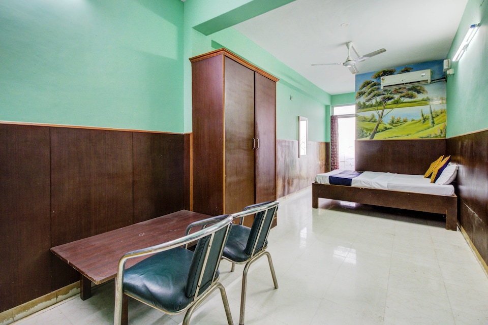 SPOT ON Golden Guest House Near Sri Amruth Chithra Mandira, Kalyan Nagar Bangalore, Bangalore