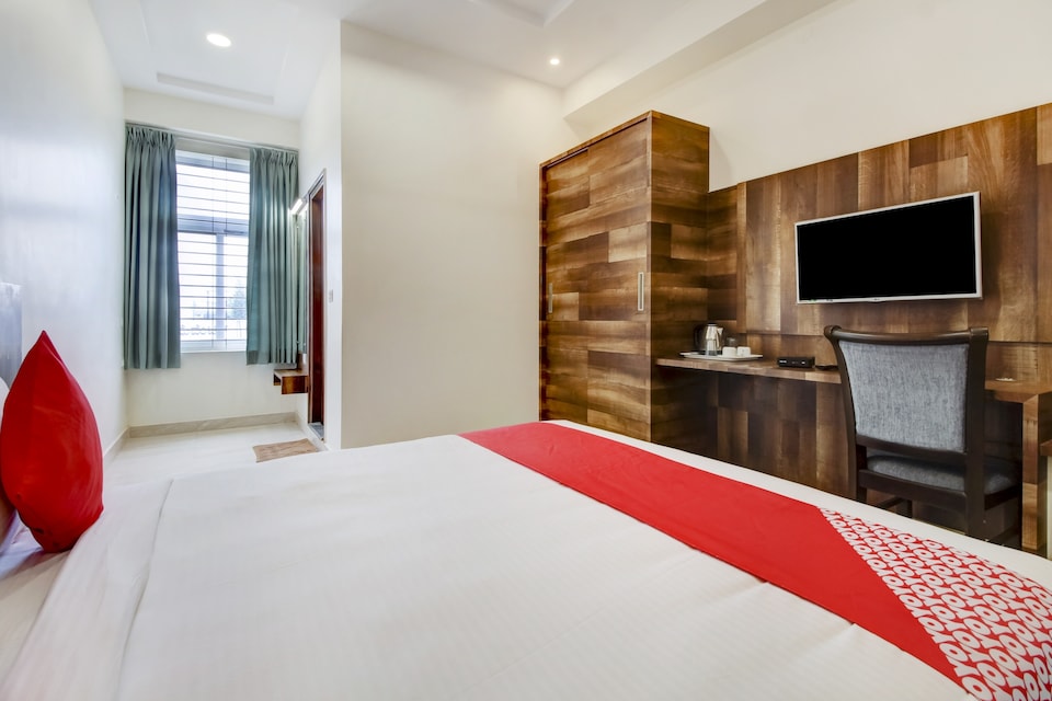 OYO 75972 Emora Hotel And Suites, Marathahalli Bangalore, Bangalore