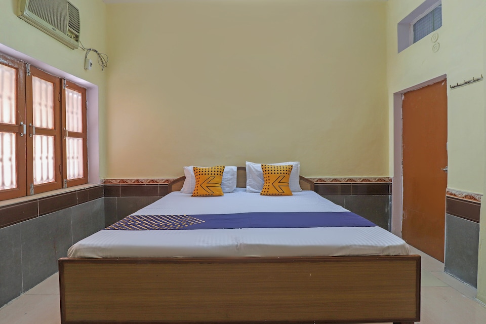 SPOT ON 75975 Gita Ashram, Laxman Jhoola Rishikesh, Rishikesh