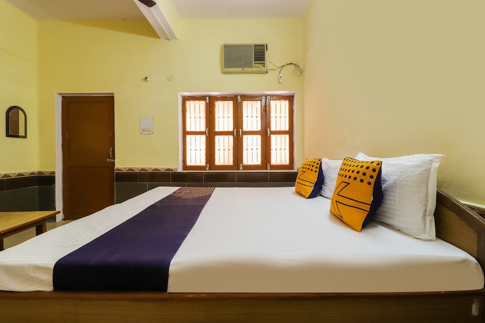 SPOT ON 75975 Gita Ashram, Laxman Jhoola Rishikesh, Rishikesh