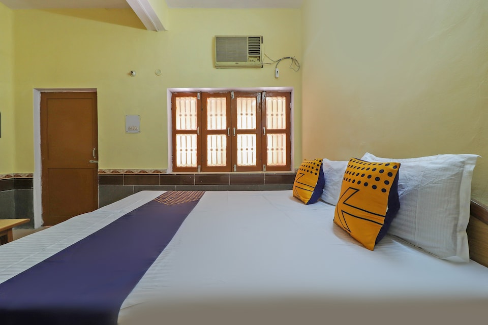 SPOT ON 75975 Gita Ashram, Laxman Jhoola Rishikesh, Rishikesh