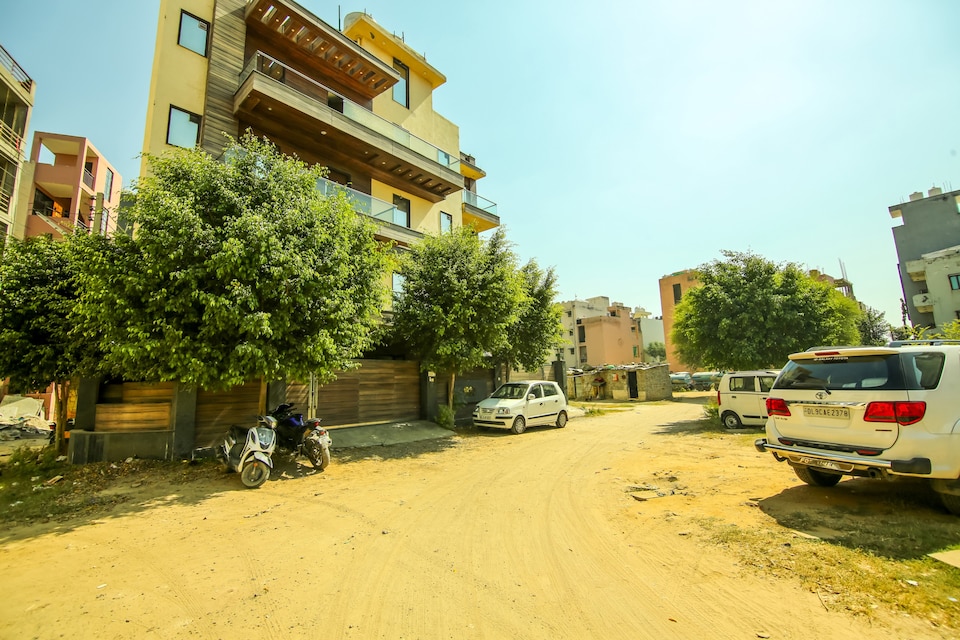 Collection O 75985 Hazzy Stays , Golf Course Road, Gurgaon