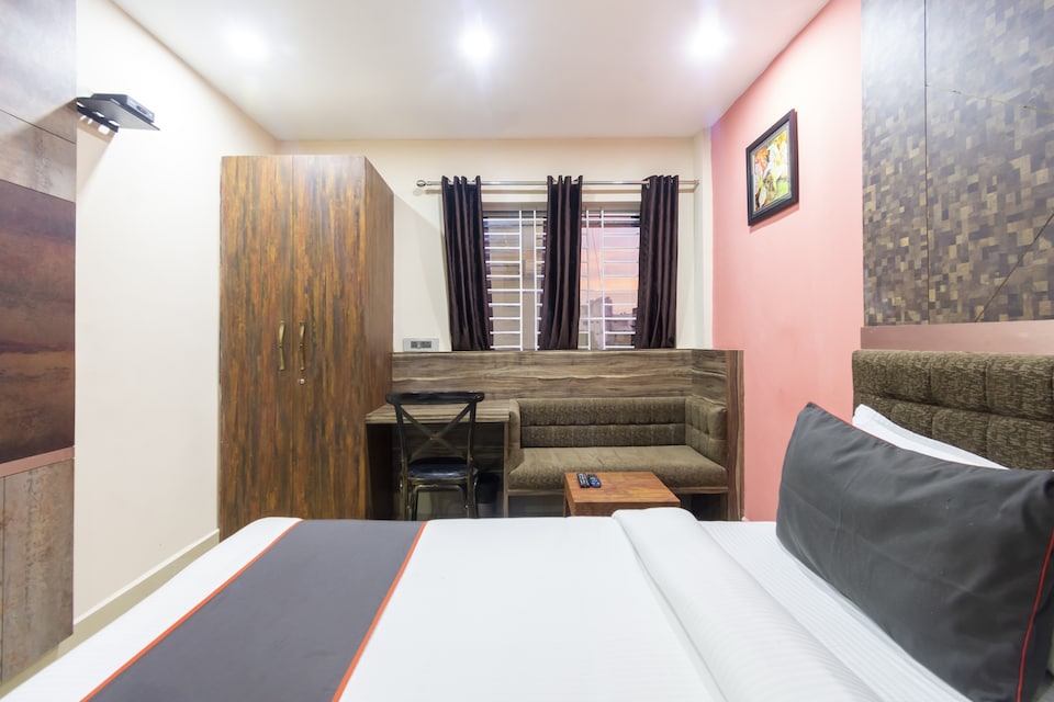 Collection O 76001 Middleton Desire , Chandrasekharpur, Bhubaneswar