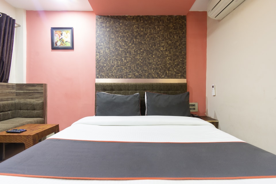 Collection O 76001 Middleton Desire , Chandrasekharpur, Bhubaneswar