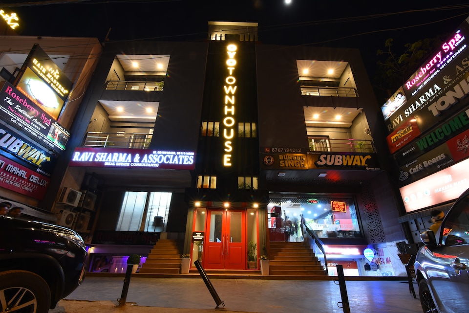 Super Townhouse Rudra Inn Near Chhatarpur Metro Station, Chhatarpur Delhi, Delhi