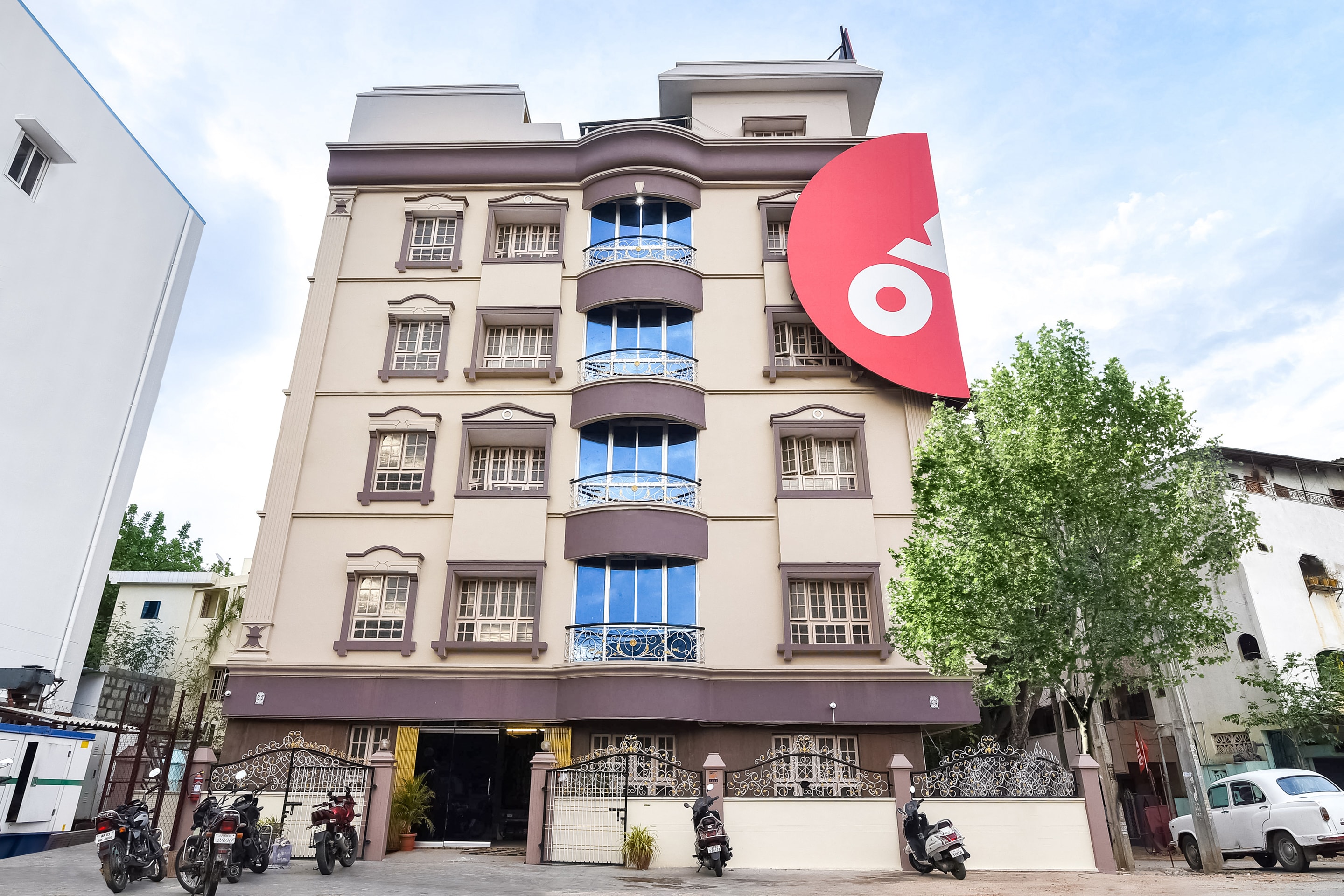 Super OYO Flagship Hotel Jayalakshmi Residency, Flagship Tirupati, Book @  ₹1307 - OYO