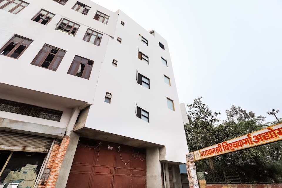 OYO Flagship 76030 Ashok Park Metro Inn, Patel Nagar Delhi, Delhi