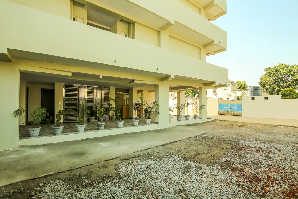 OYO Flagship 76035 Akash Hotel, Cyber City, Gurgaon