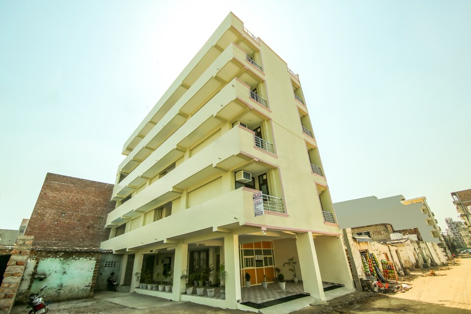 OYO Flagship 76035 Akash Hotel, Cyber City, Gurgaon