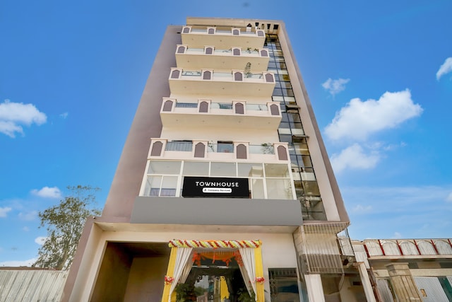 Super Townhouse Hyderabad Gate IIT BHU Formerly RK Heights