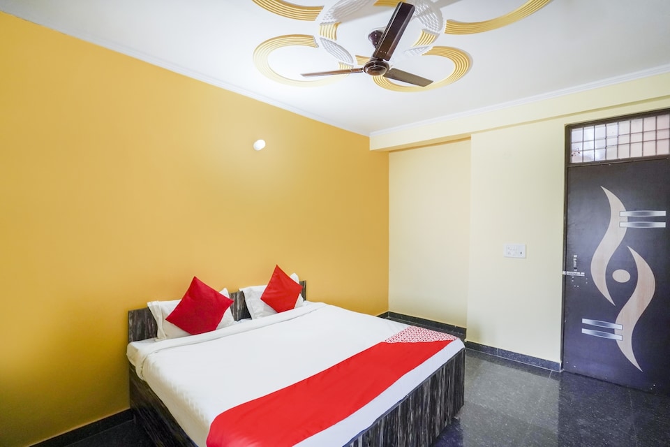 OYO Globe House Near Noida Sector Metro Station, Greater Noida, Noida