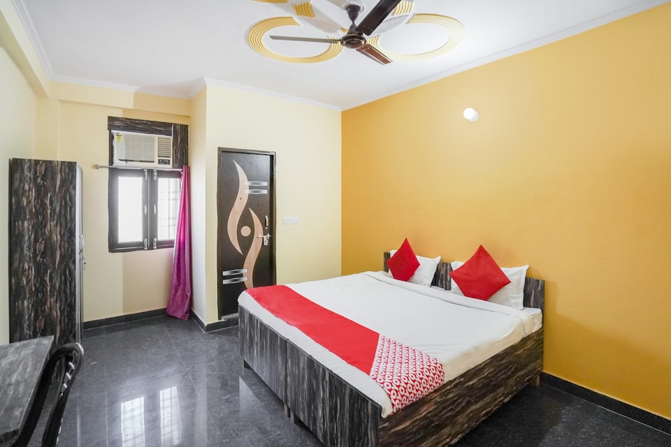 OYO Globe House Near Noida Sector Metro Station, Greater Noida, Noida