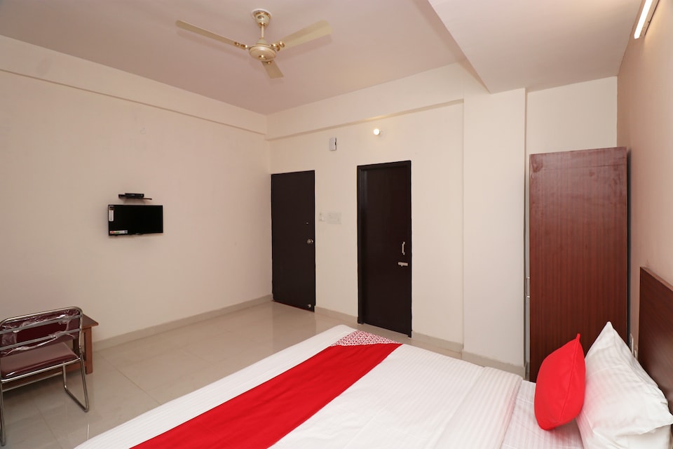 OYO Flagship 24051 Insight Inn, Gomti Nagar Lucknow, Lucknow
