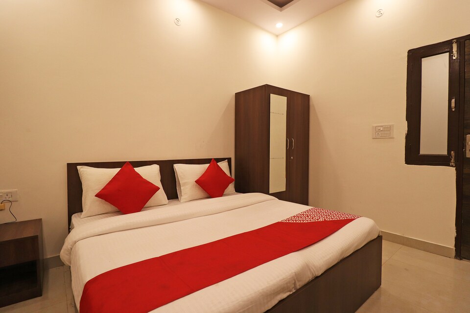 OYO Flagship 36992 SRG Residency, Pitampura - Rohini Delhi, Delhi